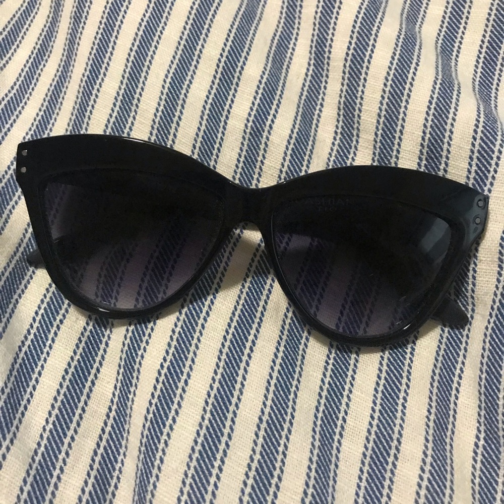 Kardashian cat eye sunglasses